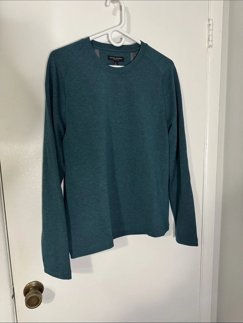 Banana Republic Men’s Medium Dark Teal Long Sleeve Core Temp Crewneck NWT